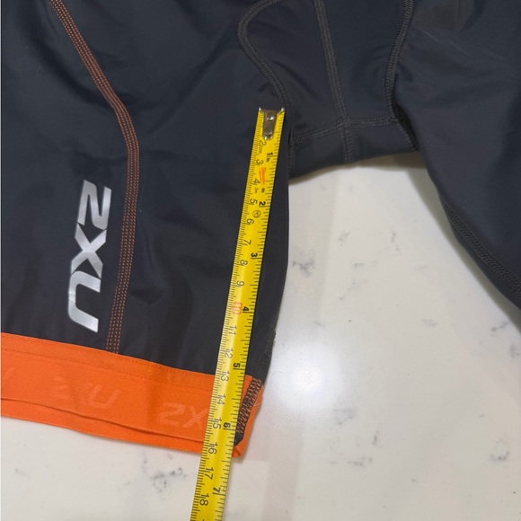 2XU woman’s cycling Shorts in Black and Orange size M. Brand new with tag. - Picture 4 of 7